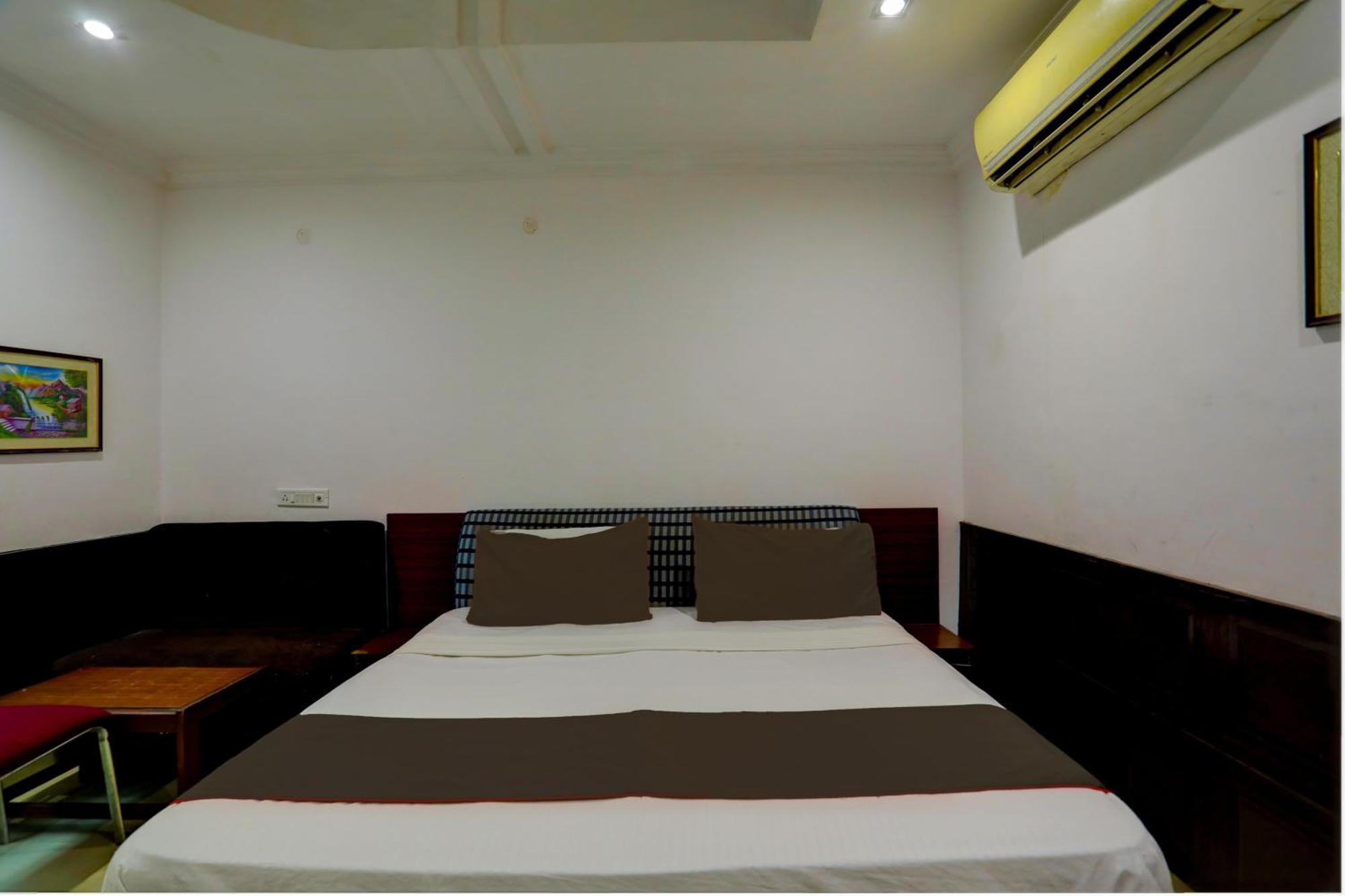 Hotel Monarch Inn Lakhnau Kültér fotó