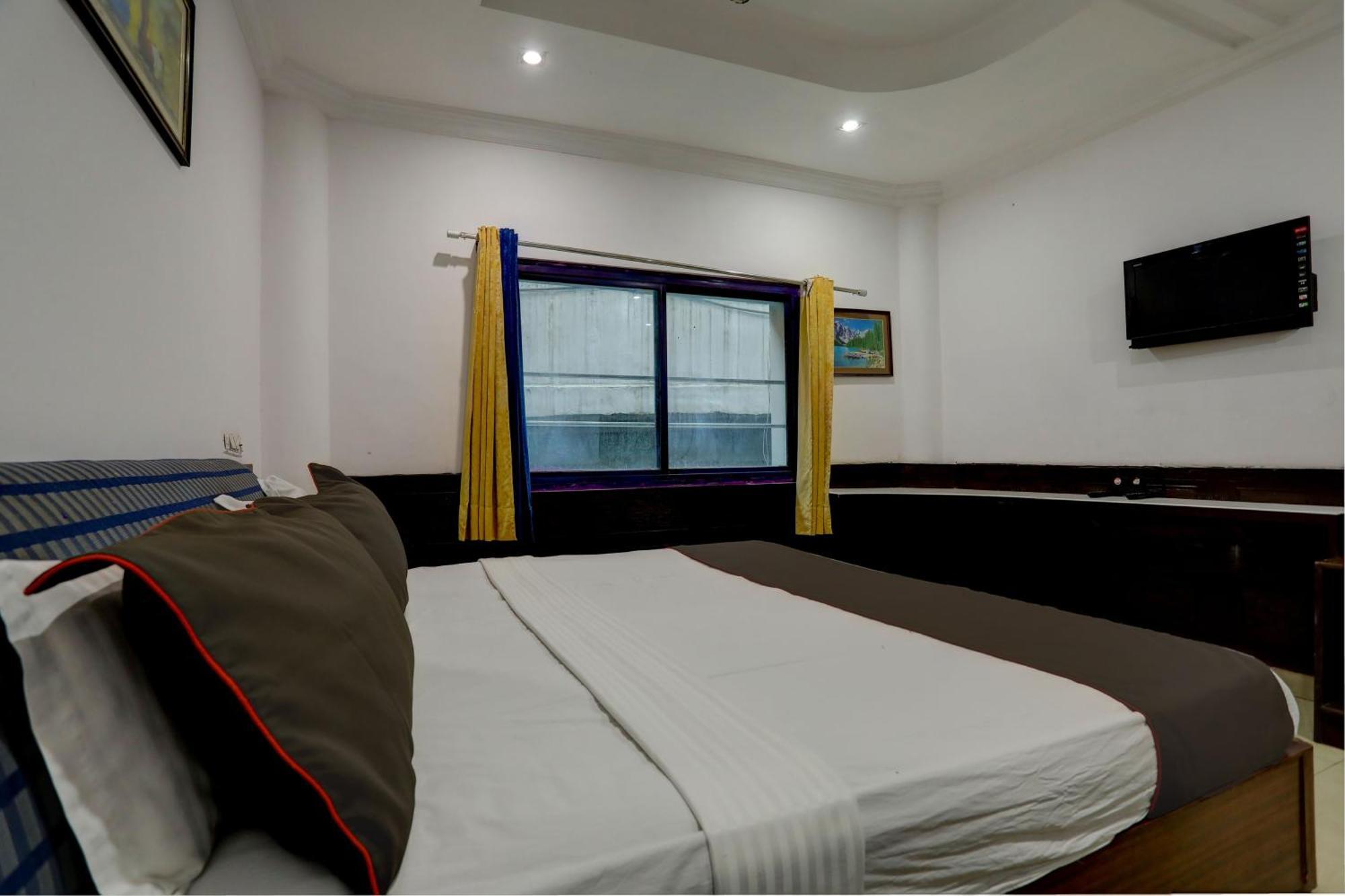 Hotel Monarch Inn Lakhnau Kültér fotó