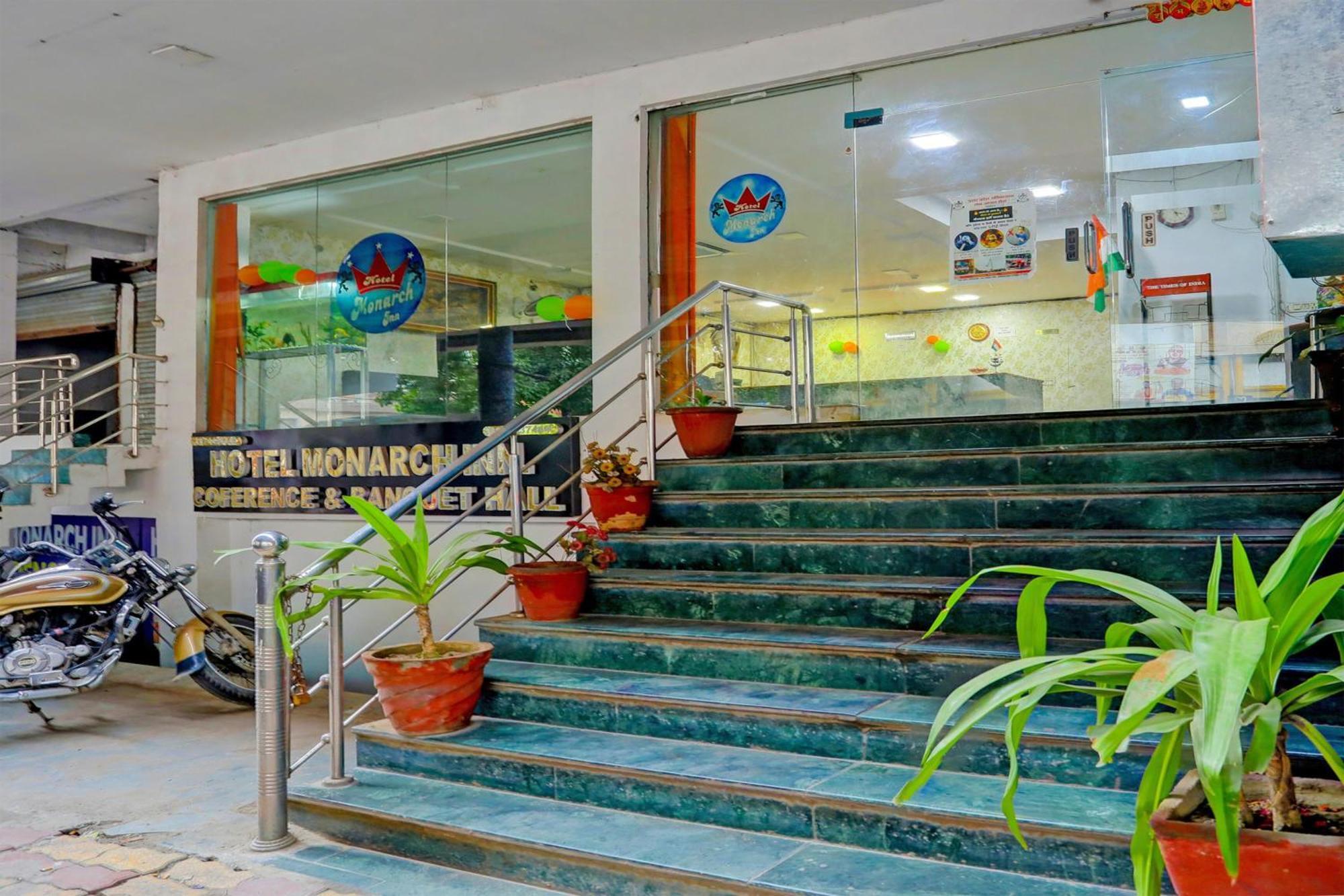 Hotel Monarch Inn Lakhnau Kültér fotó
