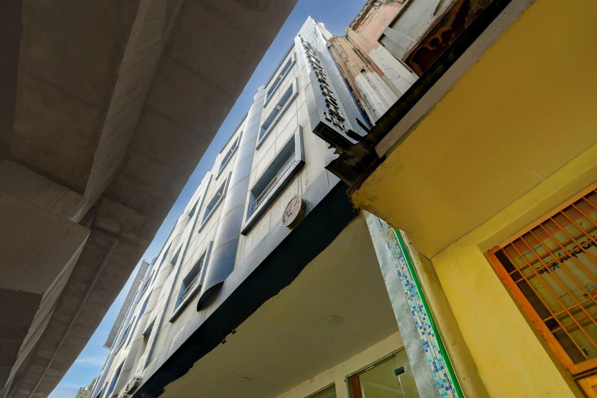 Hotel Monarch Inn Lakhnau Kültér fotó