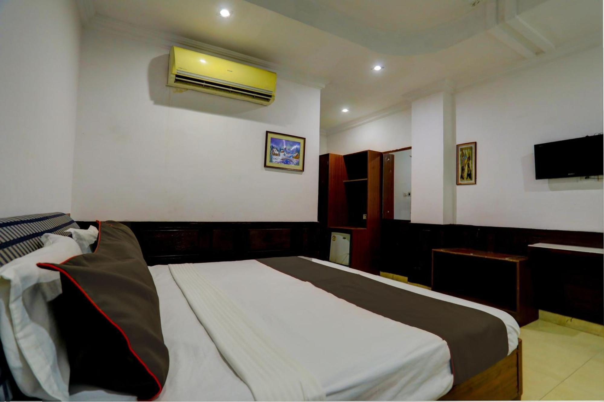 Hotel Monarch Inn Lakhnau Kültér fotó