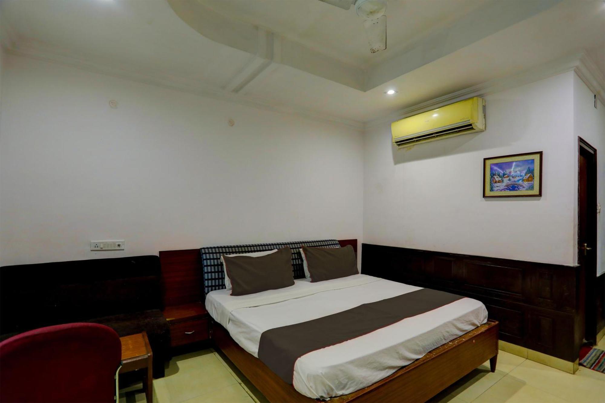 Hotel Monarch Inn Lakhnau Kültér fotó