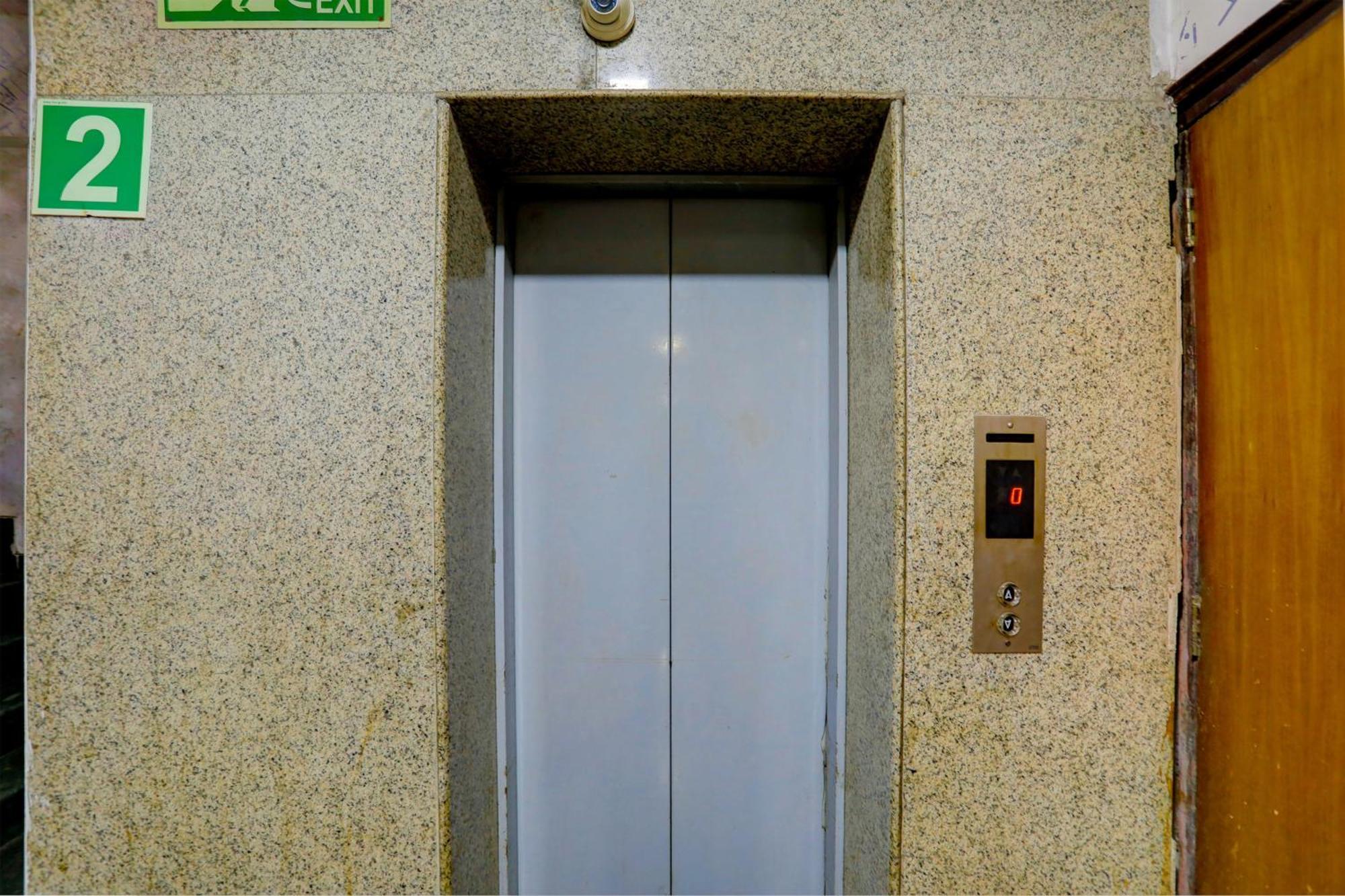Hotel Monarch Inn Lakhnau Kültér fotó