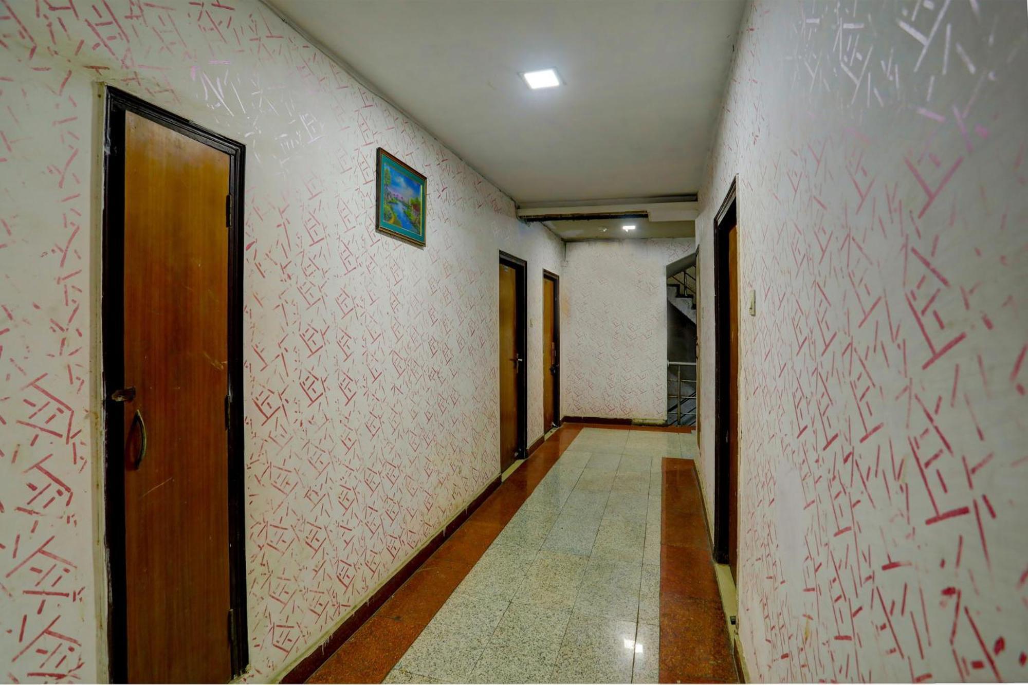 Hotel Monarch Inn Lakhnau Kültér fotó
