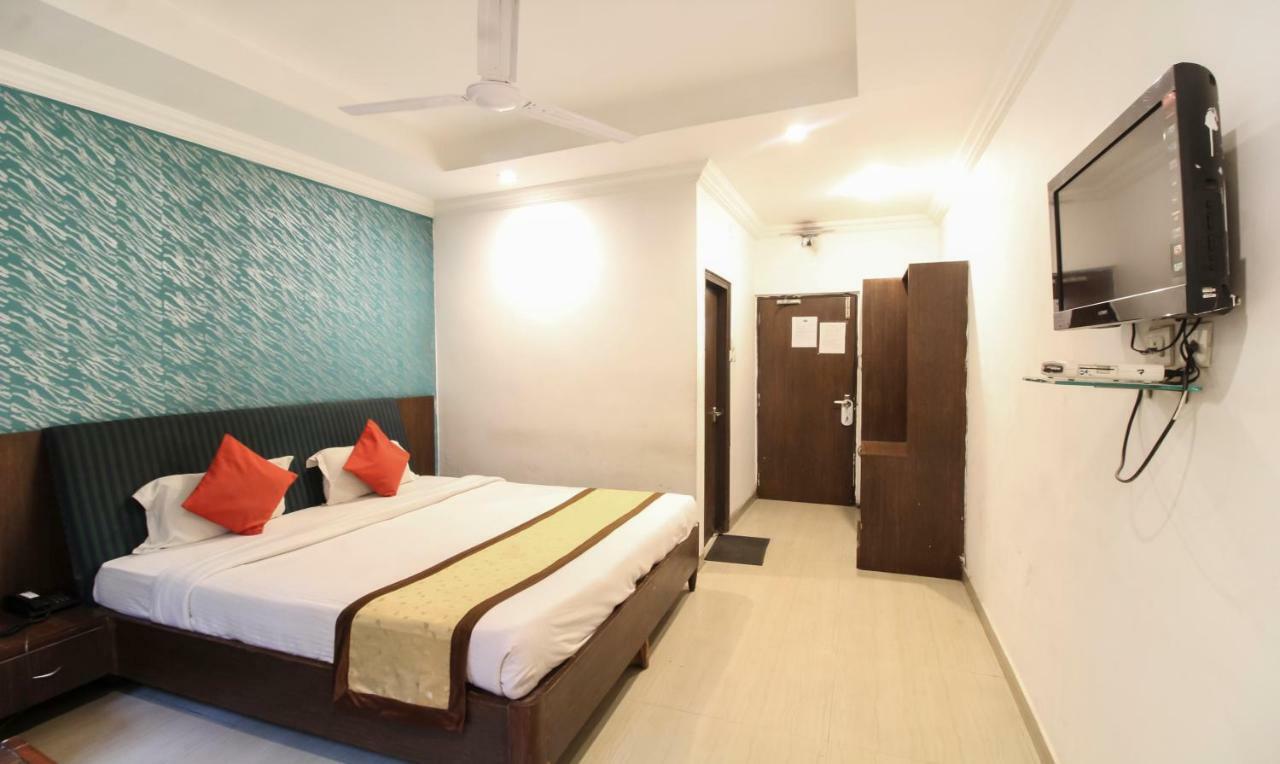 Hotel Monarch Inn Lakhnau Kültér fotó