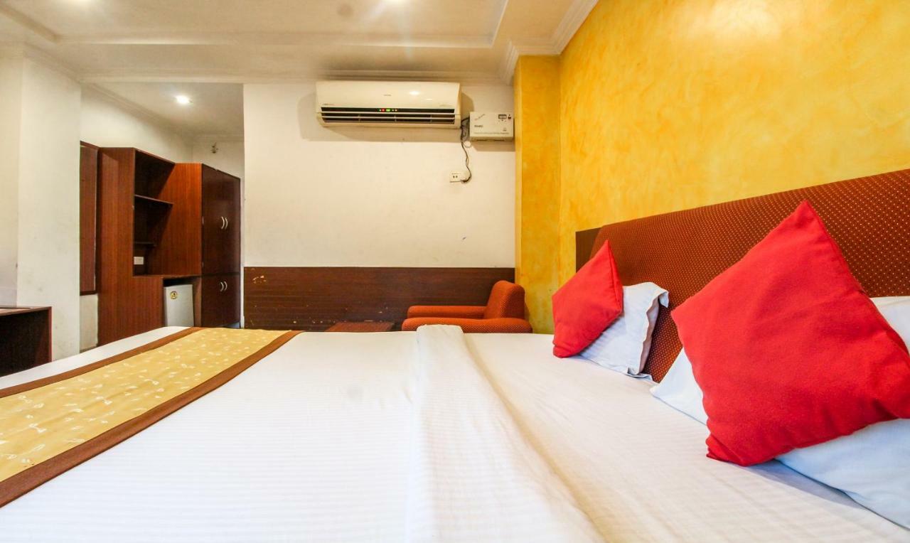 Hotel Monarch Inn Lakhnau Kültér fotó