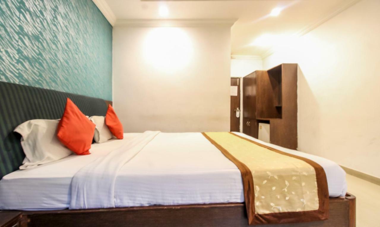 Hotel Monarch Inn Lakhnau Kültér fotó