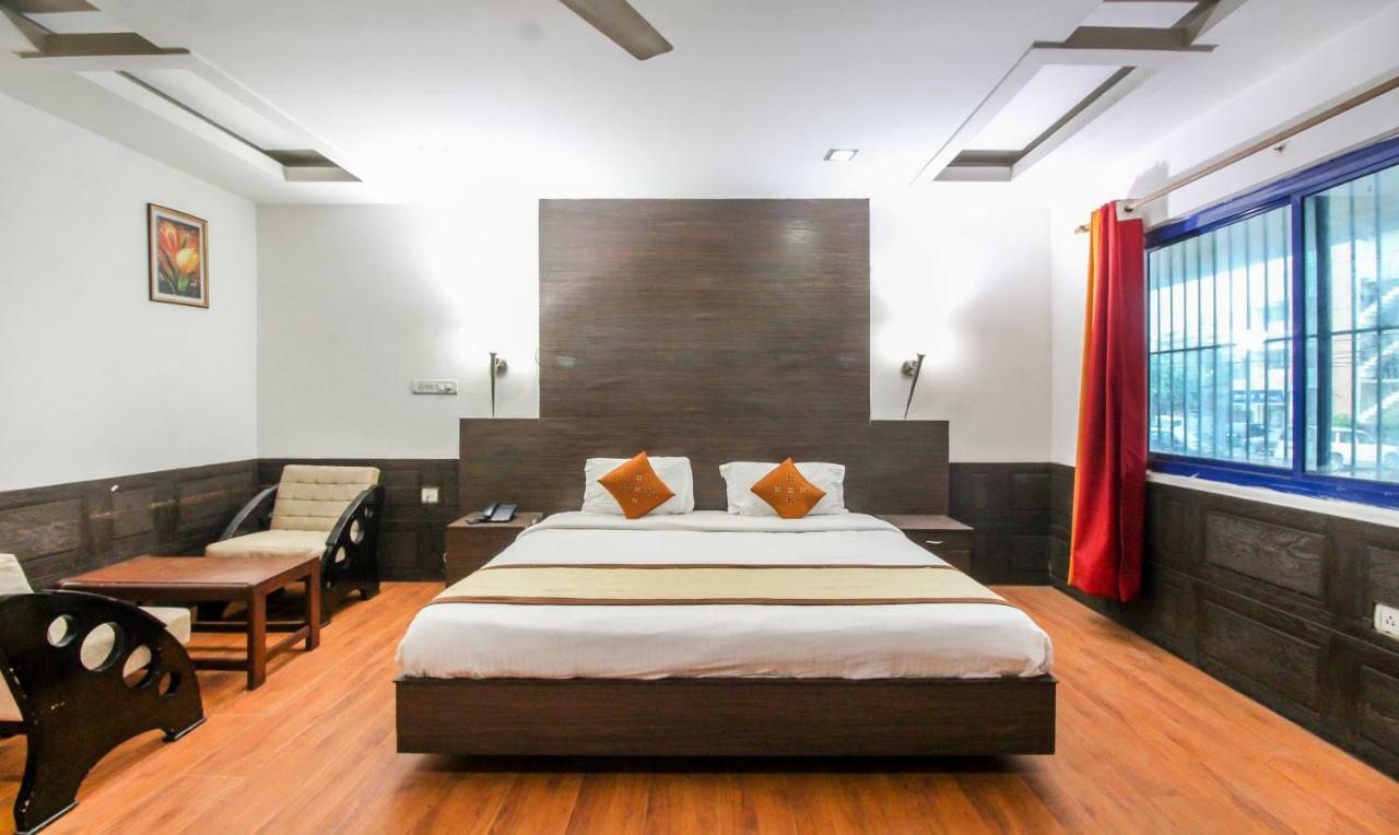 Hotel Monarch Inn Lakhnau Kültér fotó