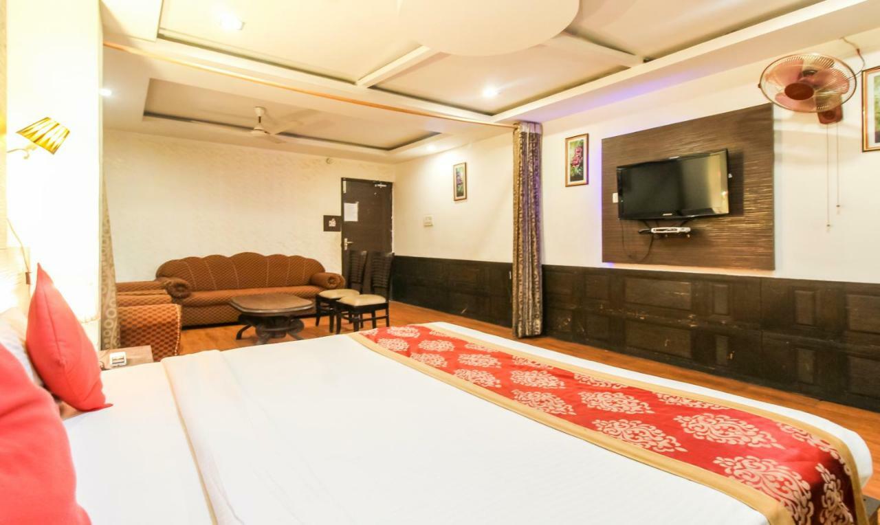 Hotel Monarch Inn Lakhnau Kültér fotó