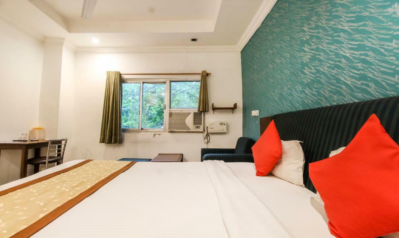 Hotel Monarch Inn Lakhnau Kültér fotó