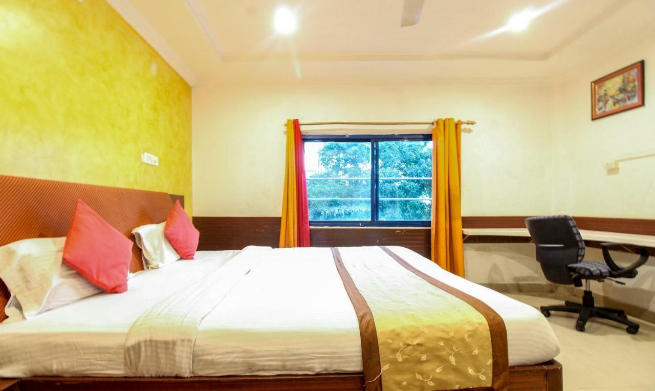 Hotel Monarch Inn Lakhnau Kültér fotó